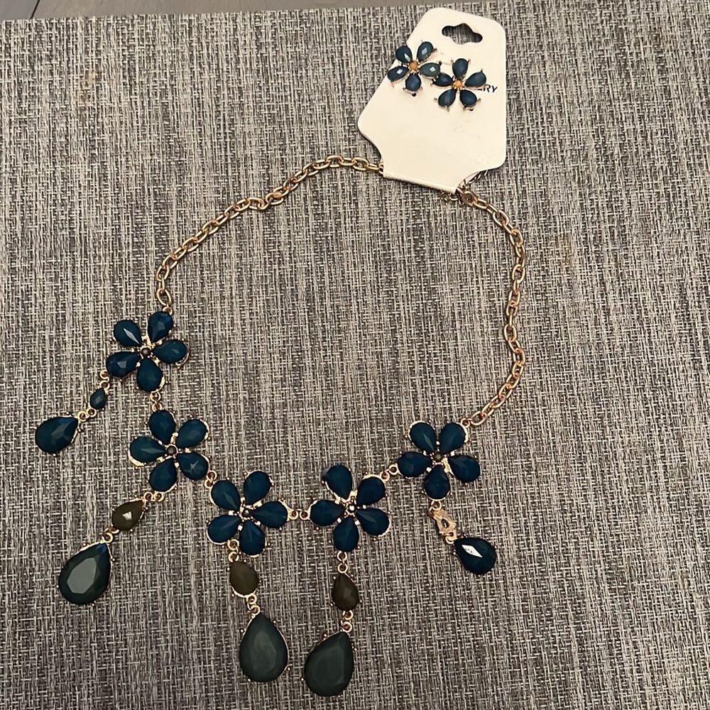 Flower Necklaces - Picture 6 of 9
